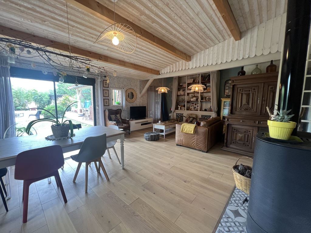 Maison en pierre ST QUENTIN DE BARON (33750) FP IMMOBILIER' title= 'Maison en pierre ST QUENTIN DE BARON (33750) FP IMMOBILIER