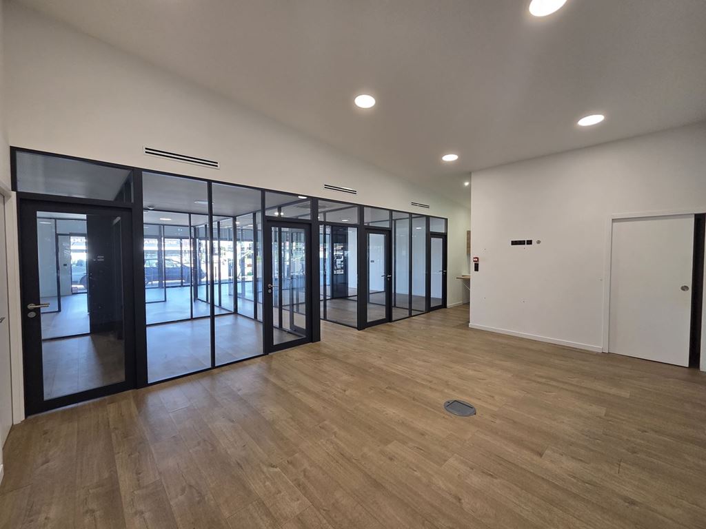 Local commercial LES BILLAUX (33500) FP IMMOBILIER' title= 'Local commercial LES BILLAUX (33500) FP IMMOBILIER