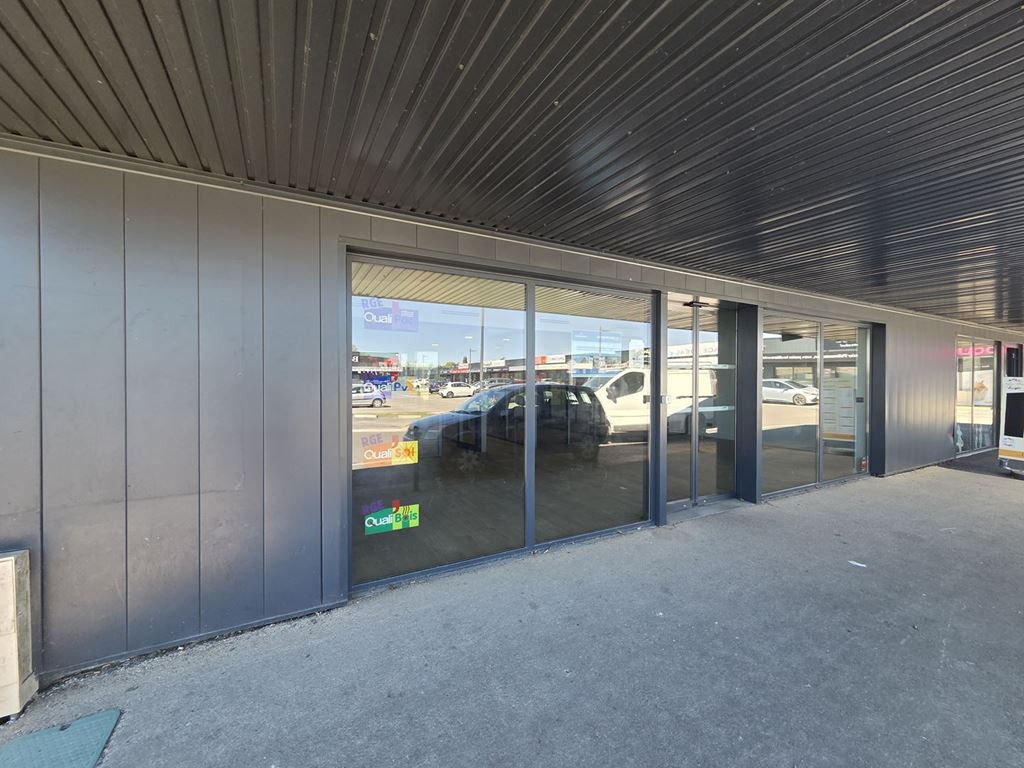 Local commercial LES BILLAUX (33500) FP IMMOBILIER' title= 'Local commercial LES BILLAUX (33500) FP IMMOBILIER