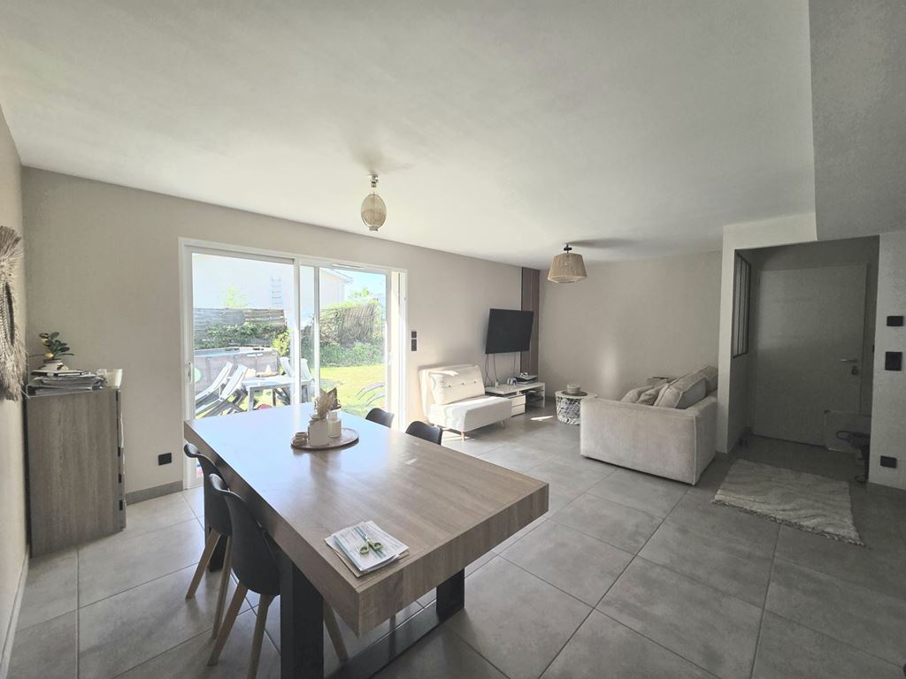 Maison Contemporaine ST CIERS D'ABZAC (33910) FP IMMOBILIER' title= 'Maison Contemporaine ST CIERS D'ABZAC (33910) FP IMMOBILIER